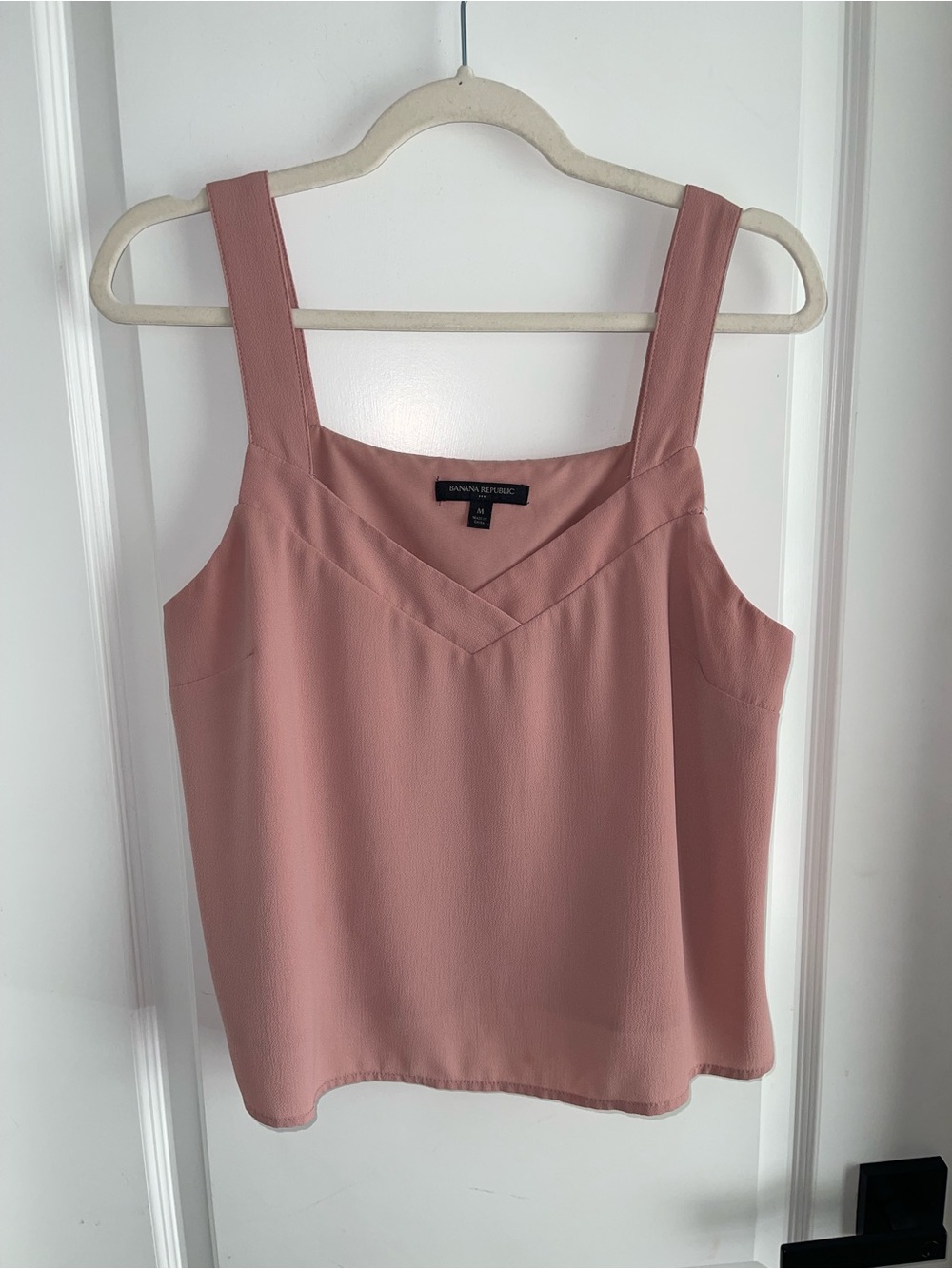 Banana Republic Rose Pink Wide-Strap V-Neck Camisole Size Medium